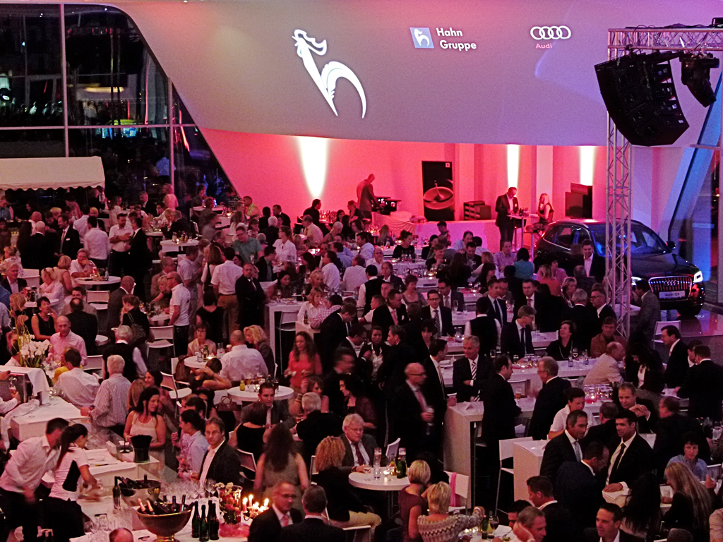 Bild 2: Festliche
Einweihung
AUDI Terminal
Ludwigsburg